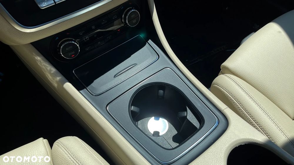 Mercedes-Benz CLA 250 7G-DCT - 11