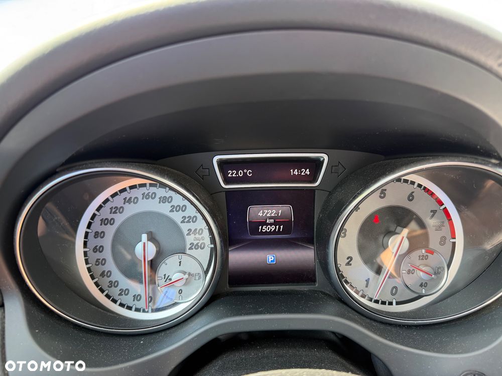 Mercedes-Benz CLA 180 Peak Edition - 12