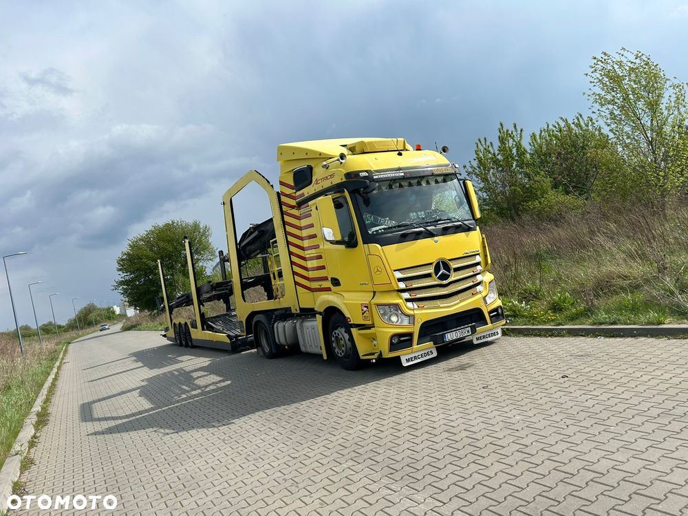 Mercedes-Benz Actros - 3