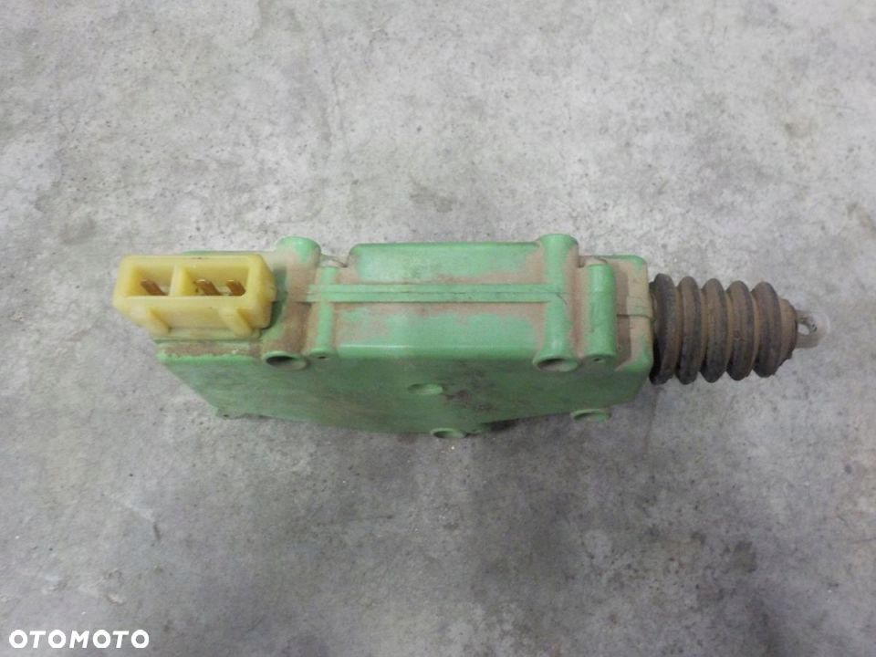 VW T4 SIŁOWNIK CENTRALNEGO ZAMKA 3-PIN ORYGINAŁ - 2