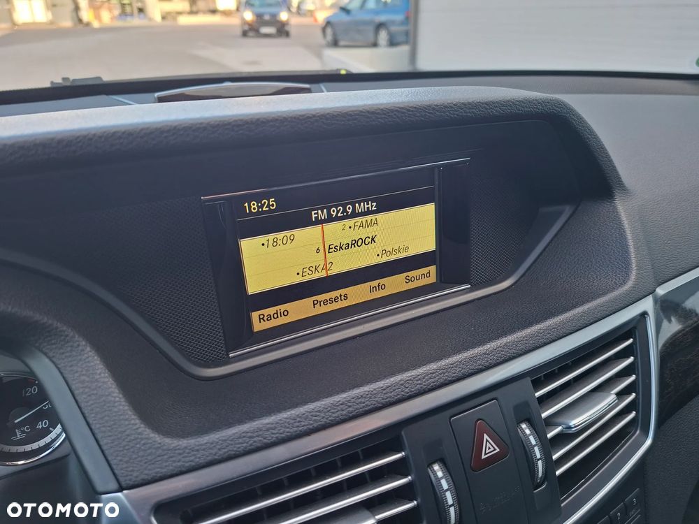 Mercedes-Benz Klasa E 200 CGI BlueEFFICIENCY Automatik Avantgarde - 21