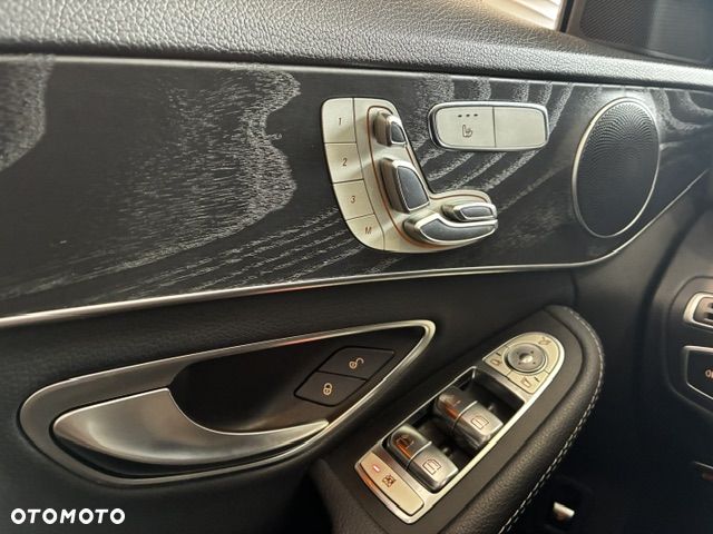 Mercedes-Benz Klasa C 300 4Matic 9G-TRONIC AMG Line - 33