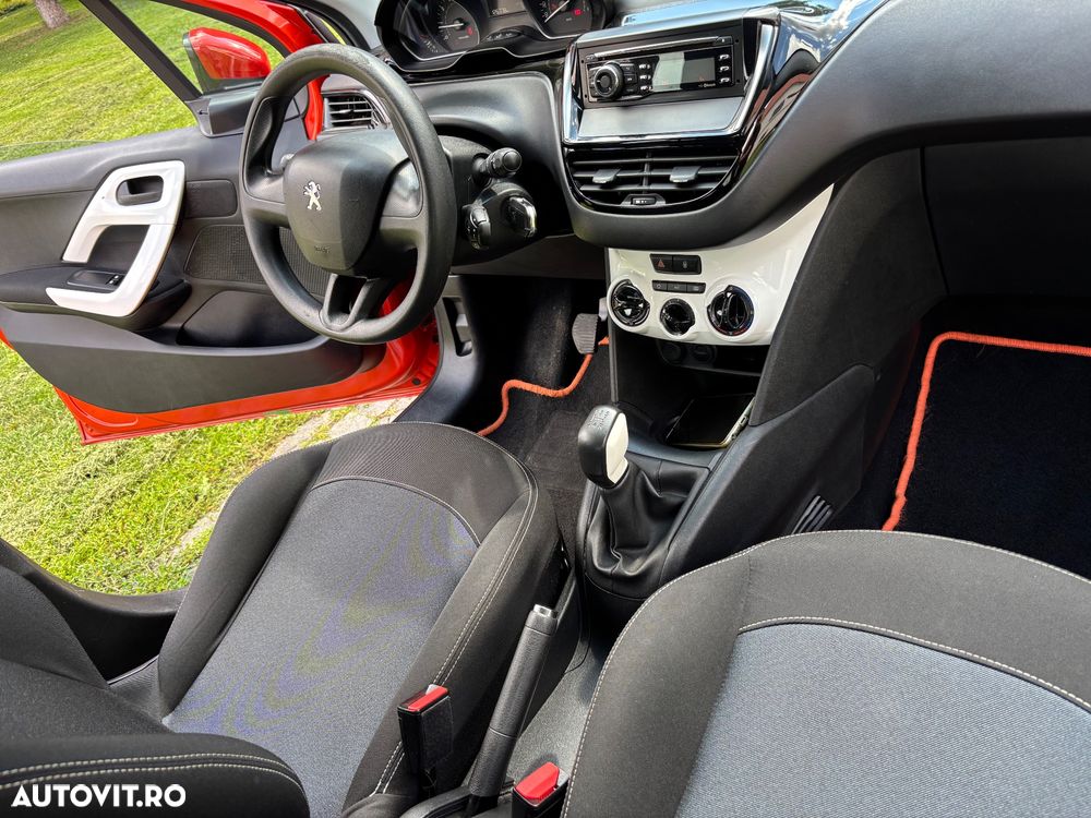 Peugeot 208 - 12