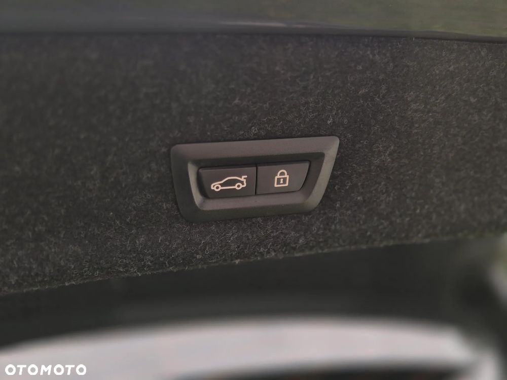 BMW Seria 3 M340i xDrive sport - 40