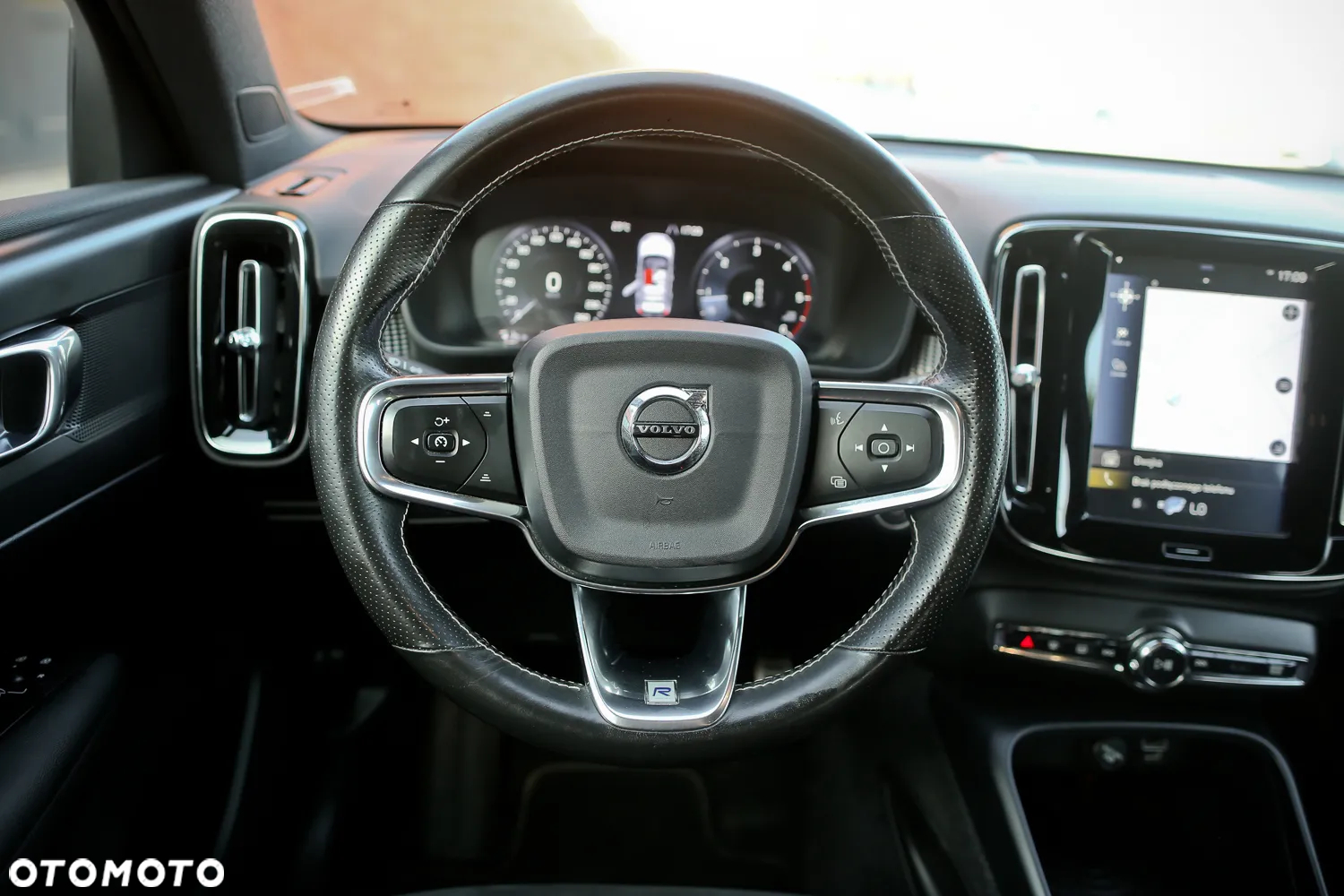Volvo XC 40 D4 AWD Geartronic R-Design - 27