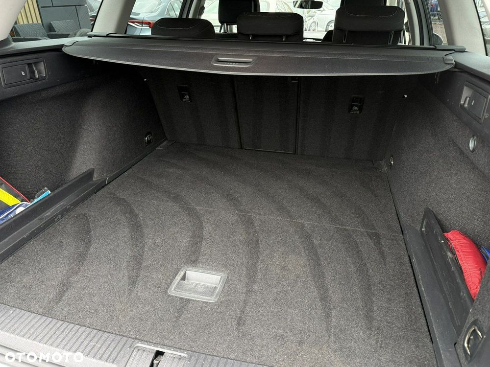 Volkswagen Passat - 38
