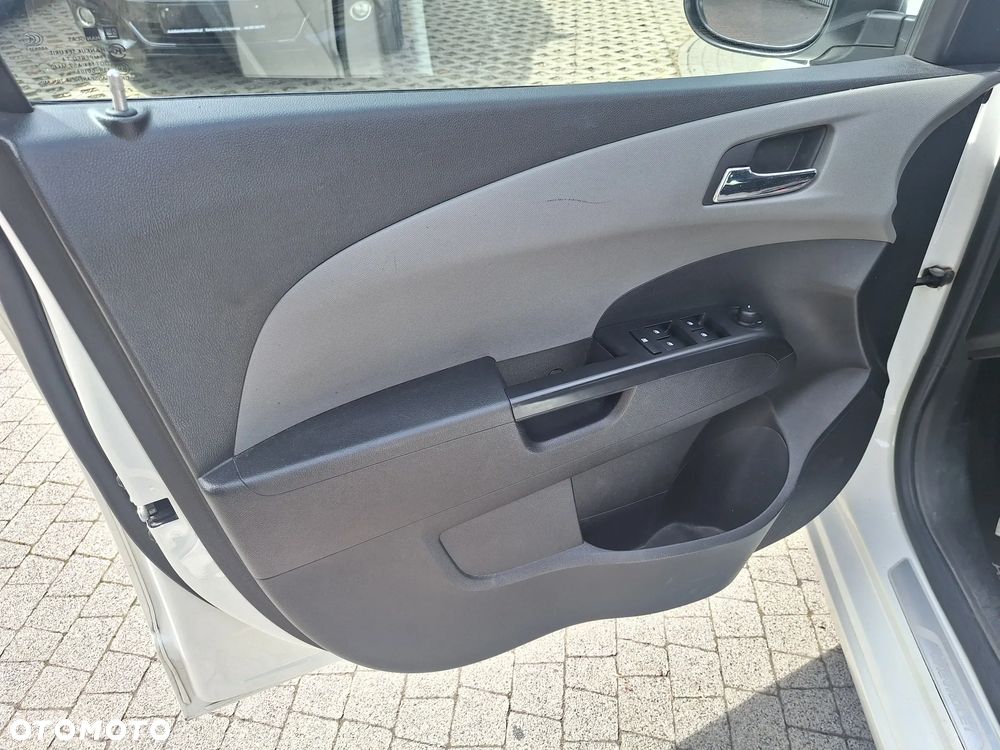 Chevrolet Aveo 1.6 LTZ - 9