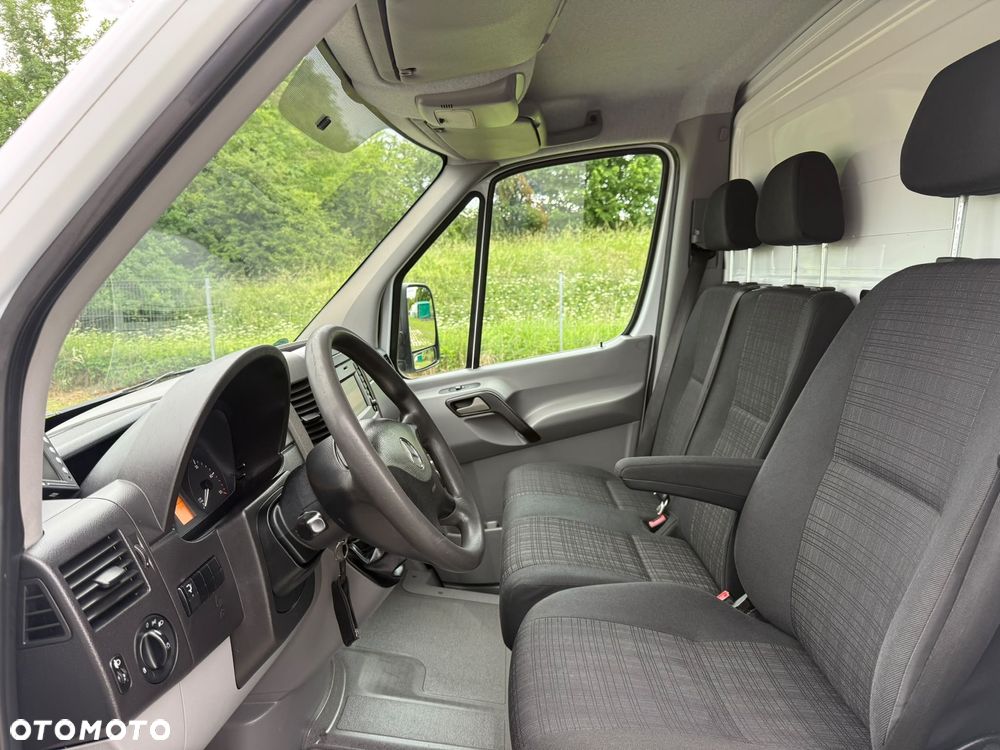 Mercedes-Benz Sprinter - 12