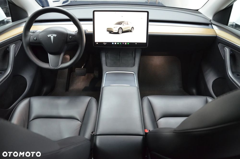 Tesla Model Y Long Range AWD - 16