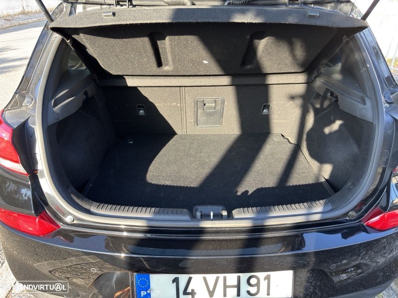 Hyundai i30 1.6 CRDI Comfort+Navi 7DCT - 25