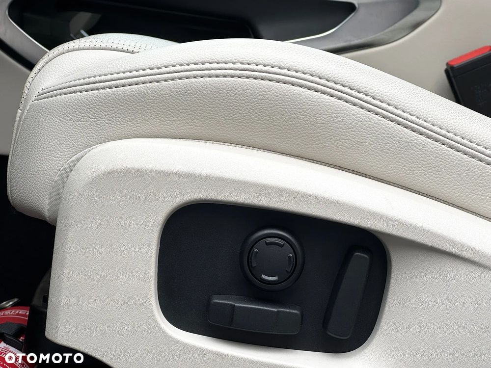 Jaguar F-Pace D200 AWD R-Dynamic SE - 17