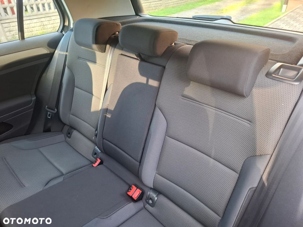 Volkswagen Golf - 22