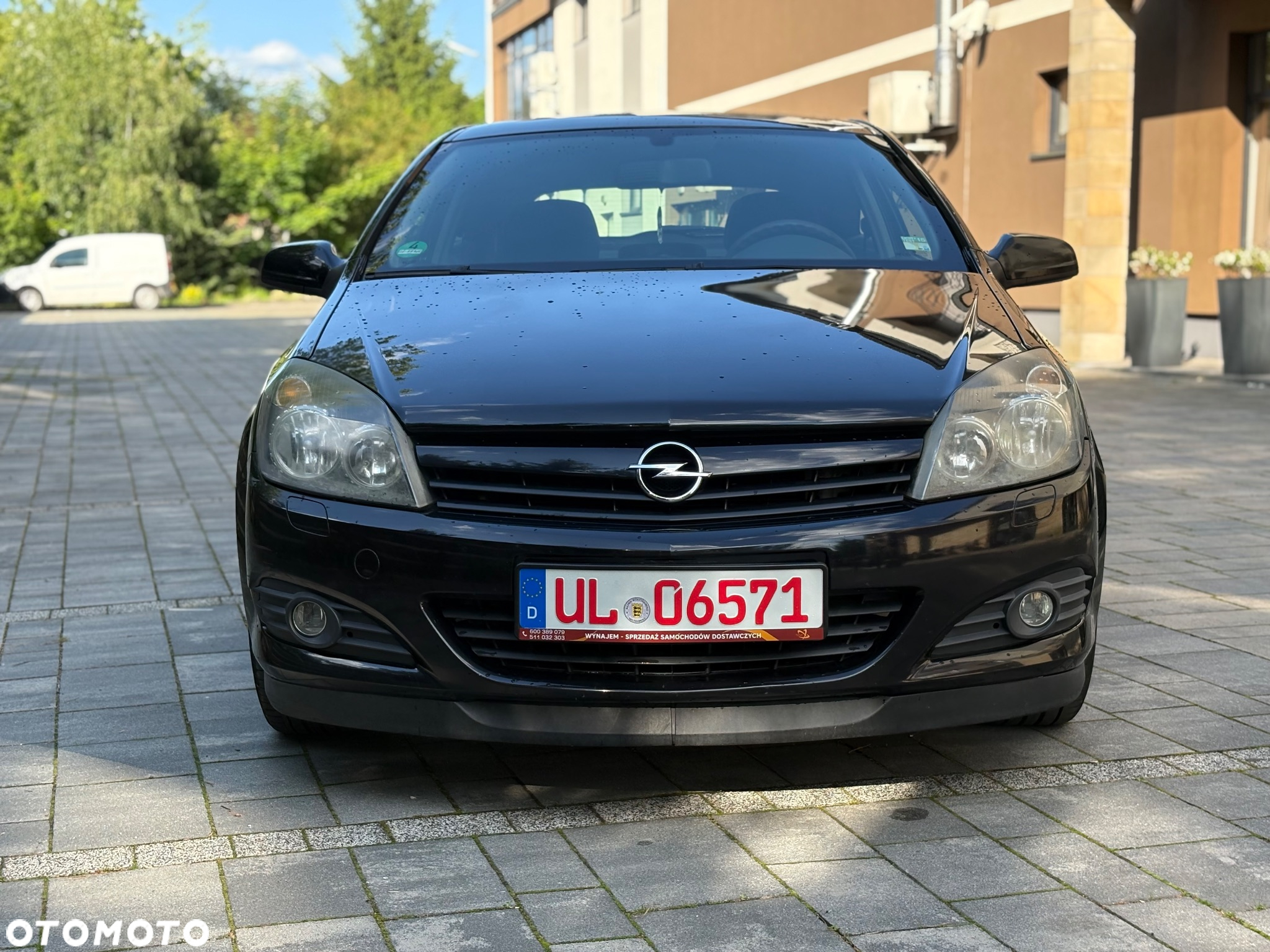Opel Astra GTC 1.6 - 8