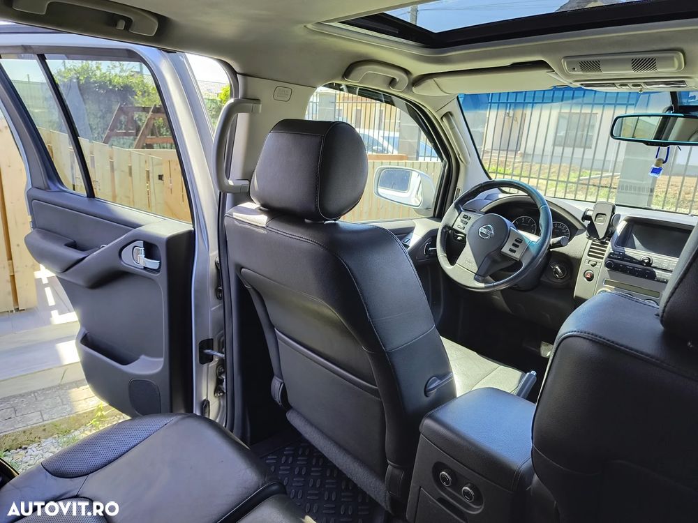Nissan Pathfinder 2.5 dCi Aut LE - 14