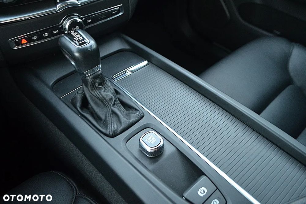 Volvo XC 60 D4 AWD Geartronic Momentum - 27