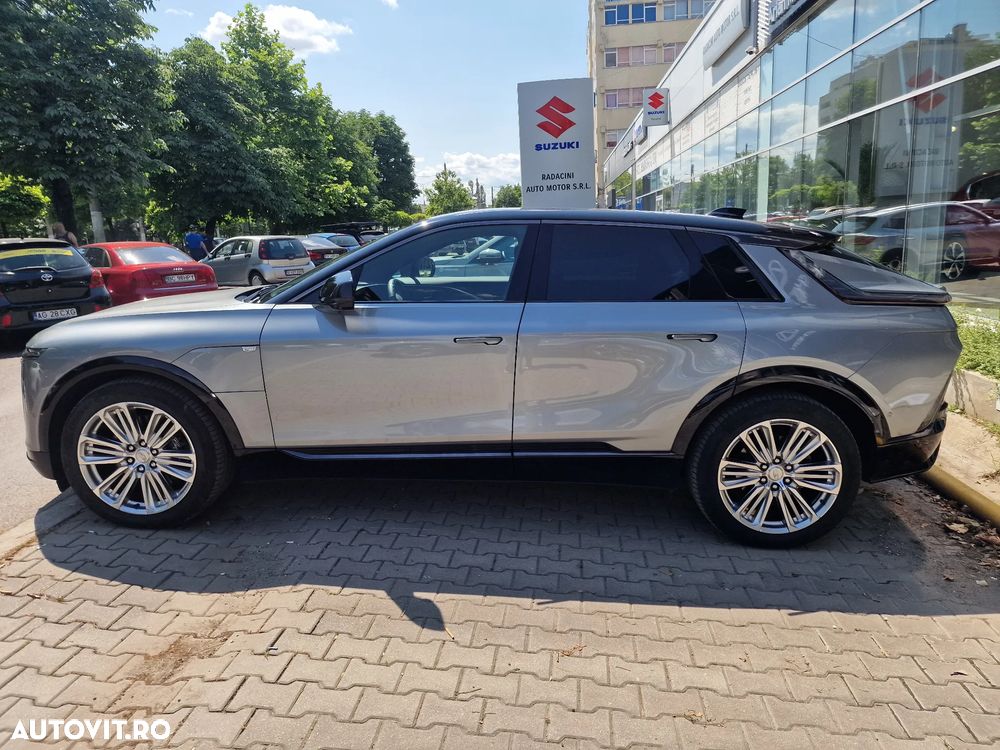 Cadillac Lyriq Sport - 8