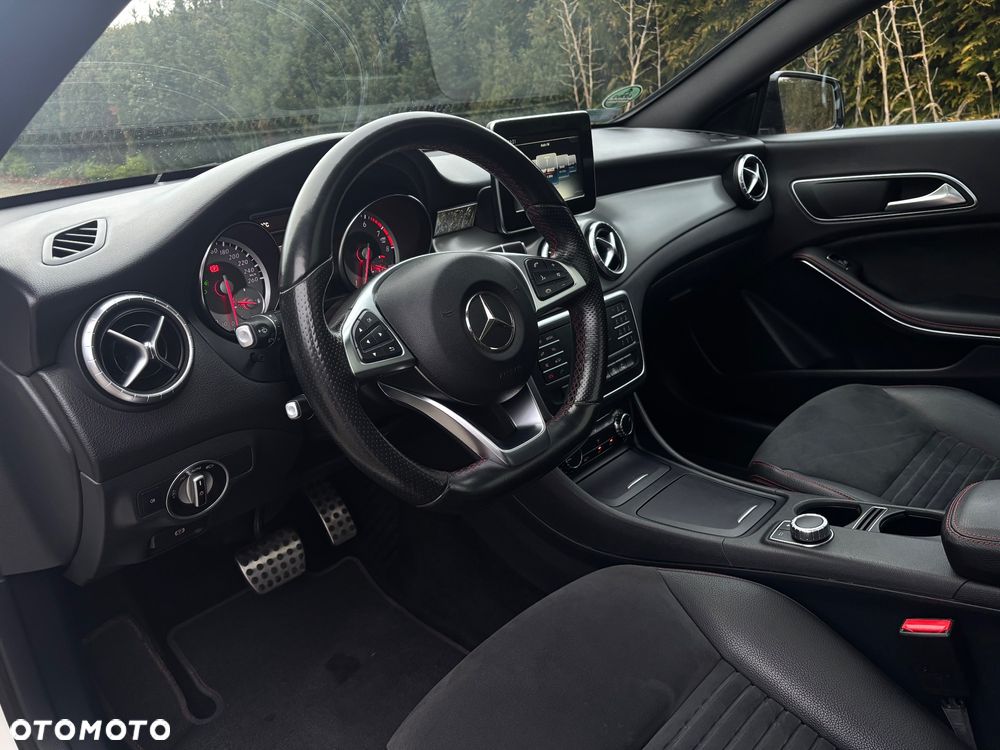 Mercedes-Benz CLA 200 7G-DCT AMG Line - 5