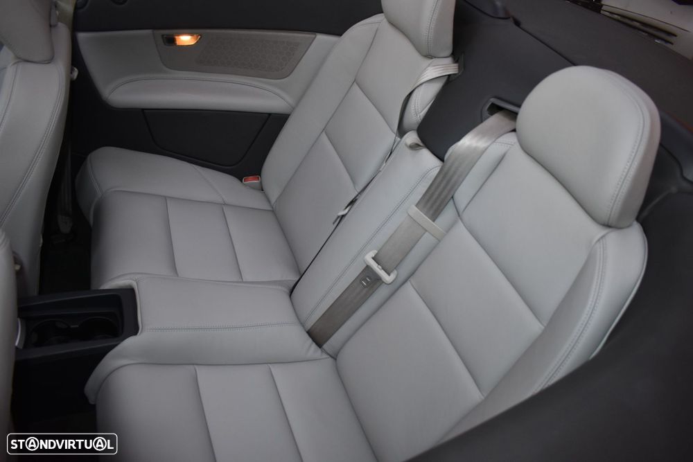 Volvo C70 2.4 D5 Momentum - 35