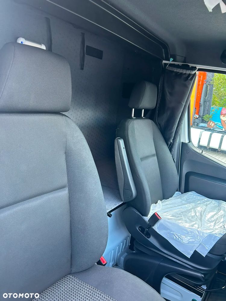 Mercedes-Benz Sprinter - 11