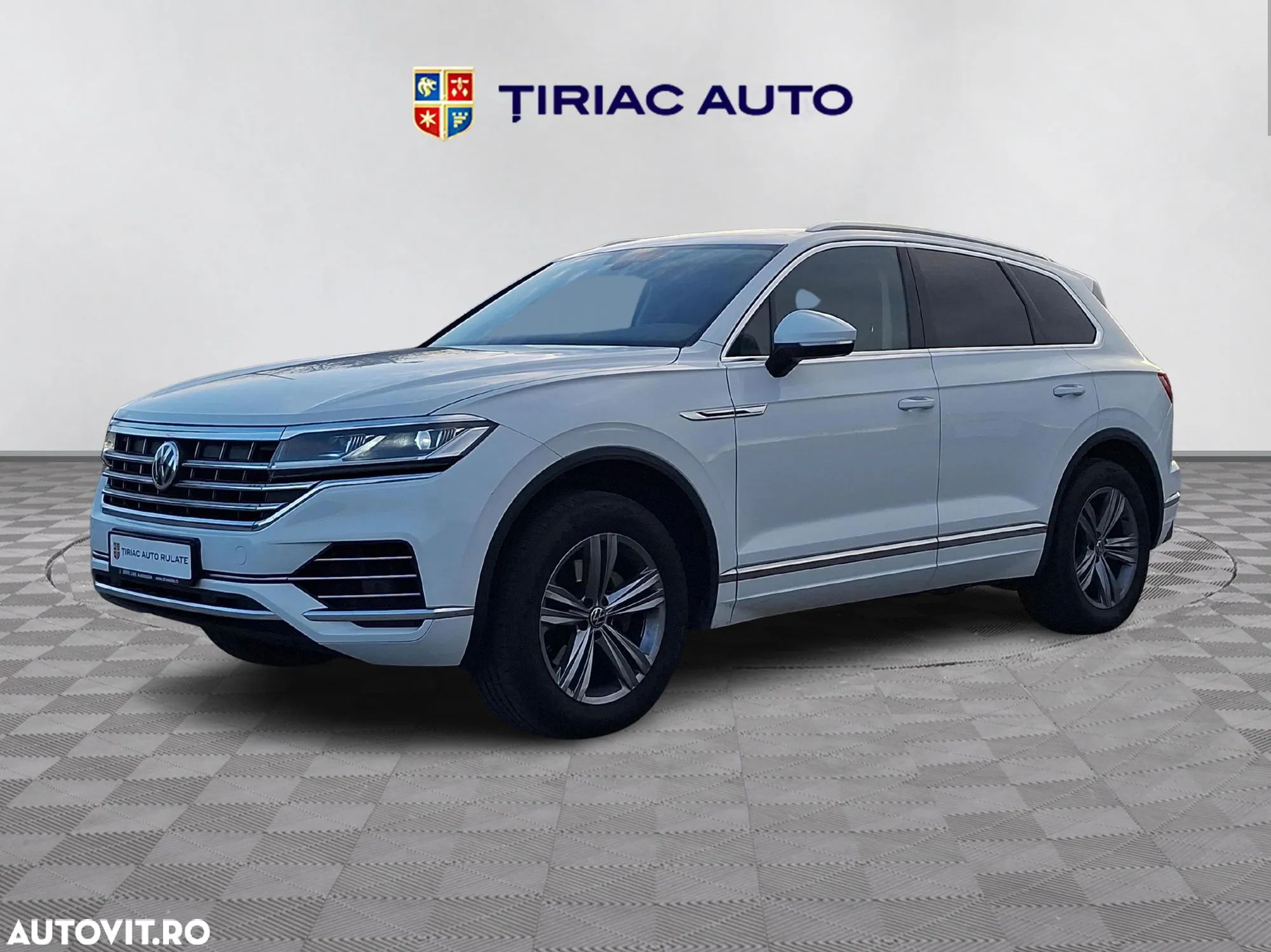 Volkswagen Touareg - 1