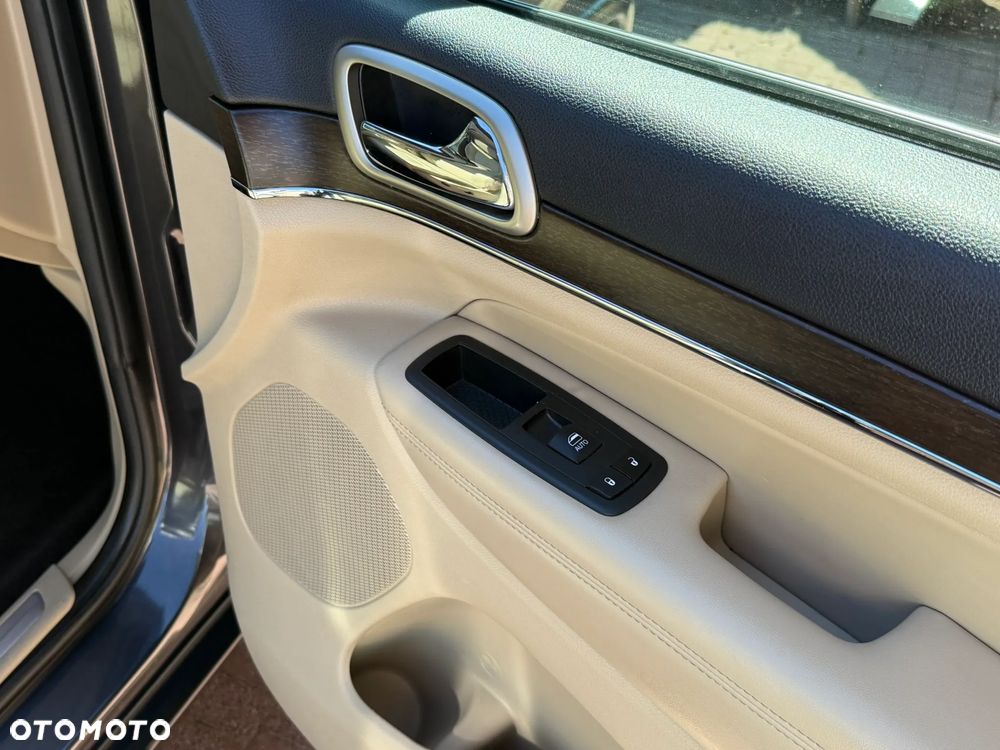Jeep Grand Cherokee - 26