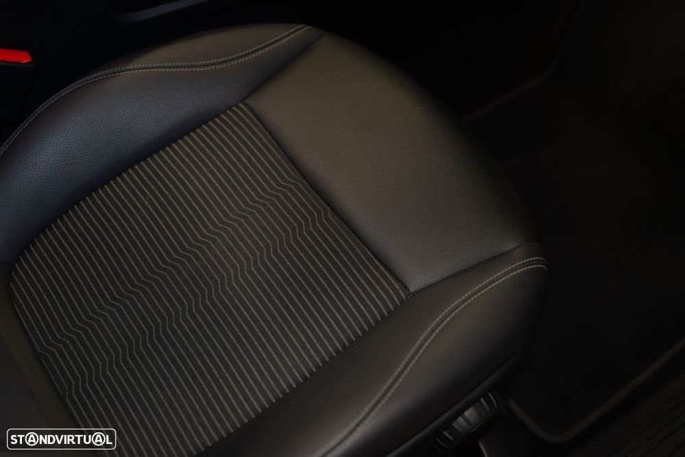 Mercedes-Benz GLA 250 e Progressive - 25