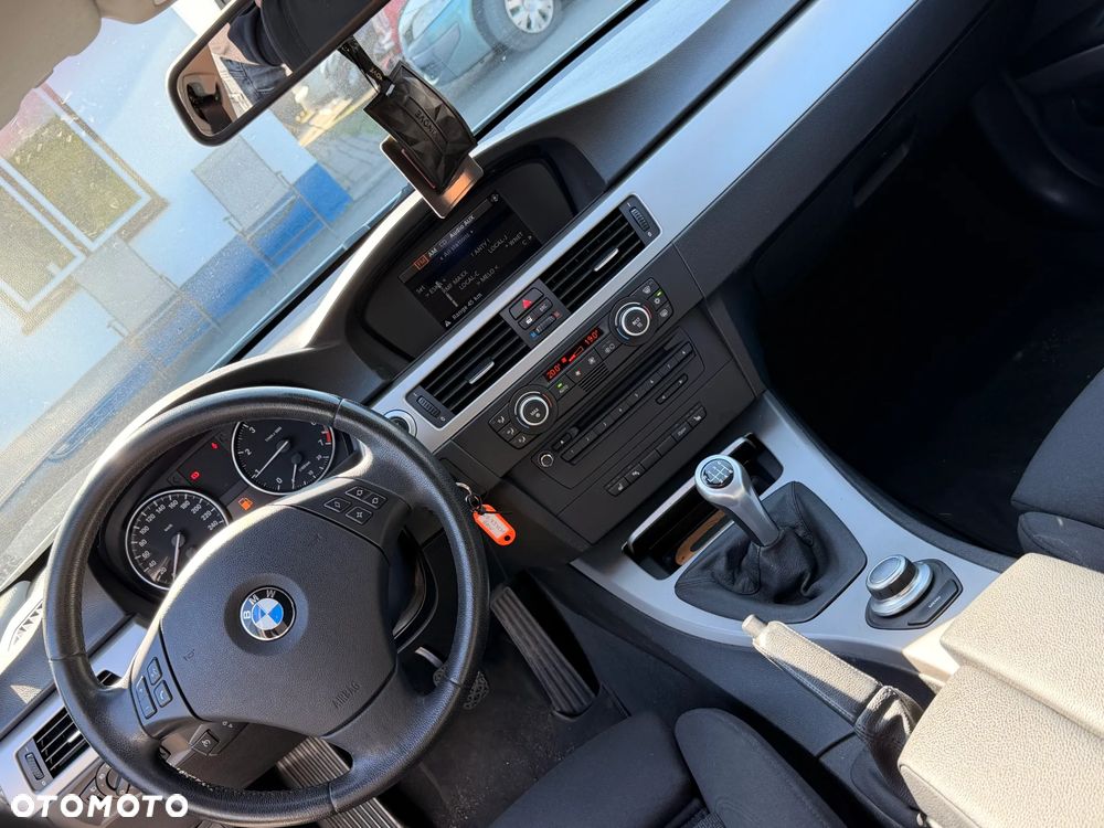 BMW Seria 3 318i - 7