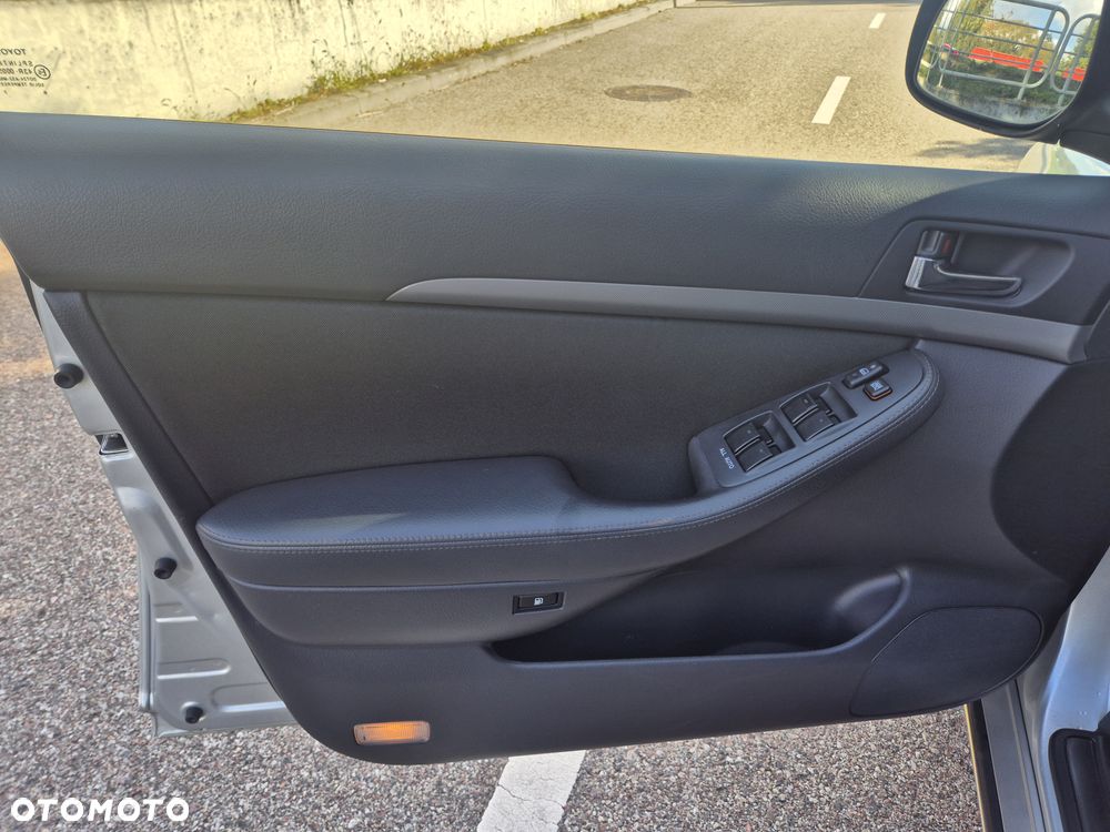 Toyota Avensis 2.0 VVT-i Sol - 15