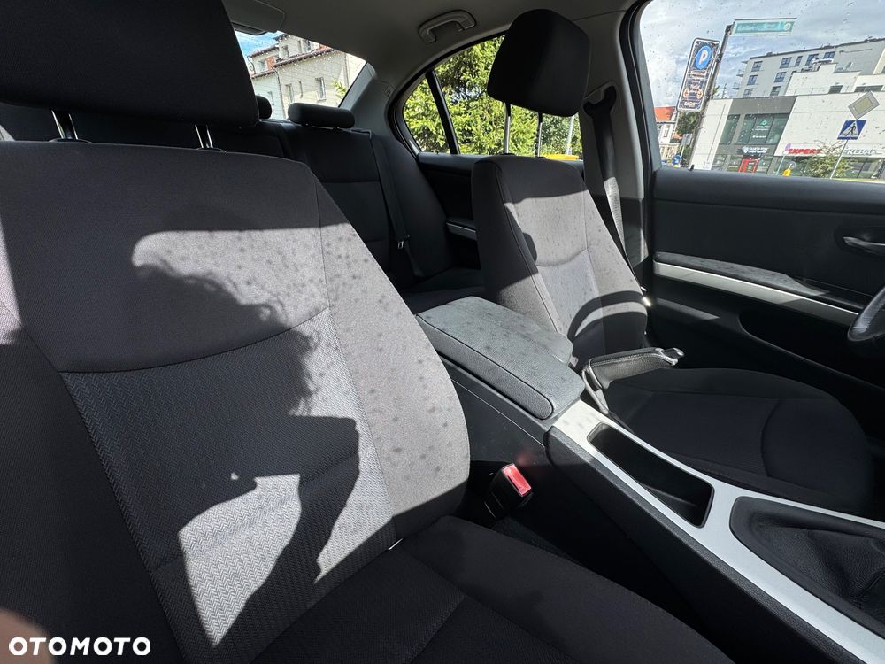 BMW Seria 3 318i - 12