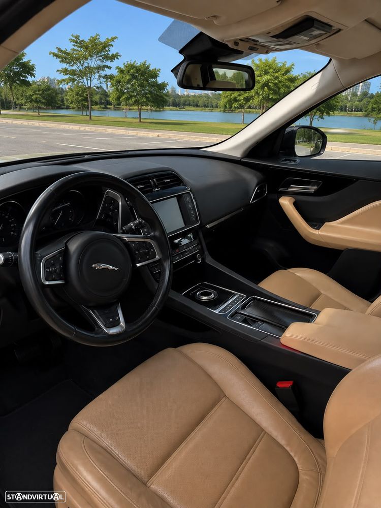 Jaguar F-Pace - 1