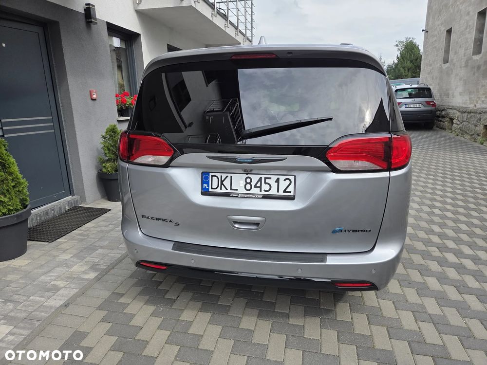 Chrysler Pacifica - 12