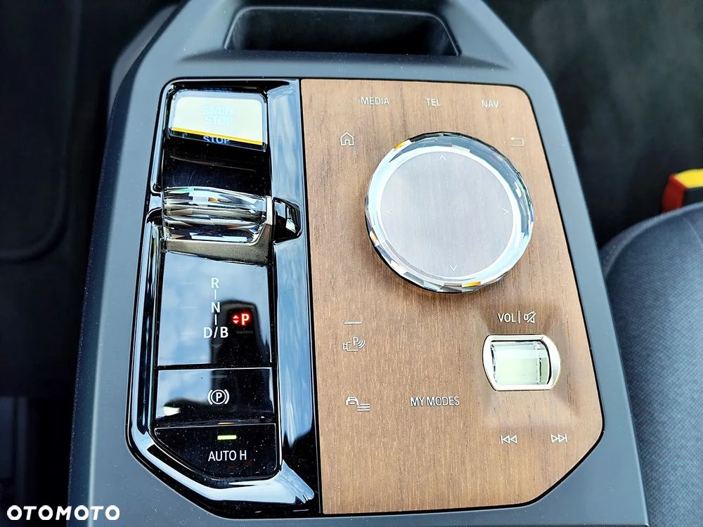 BMW iX xDrive40 76.6kWh Signature - 21