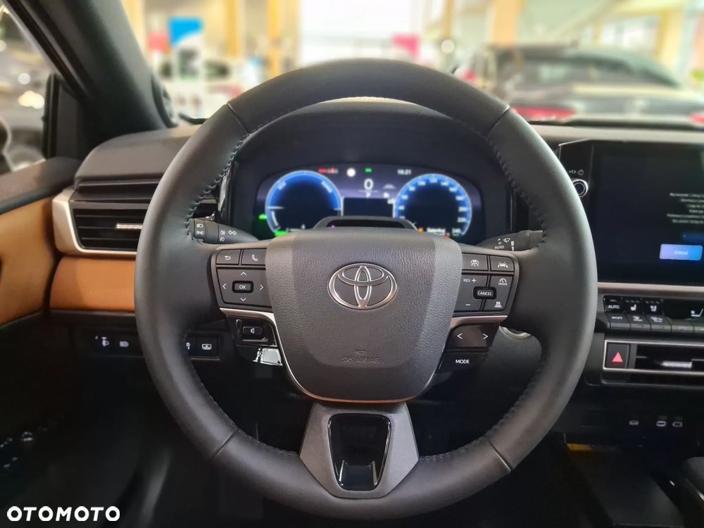 Toyota Camry - 17