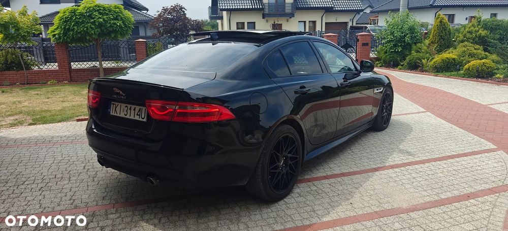 Jaguar XE 2.0 T R-Sport - 6