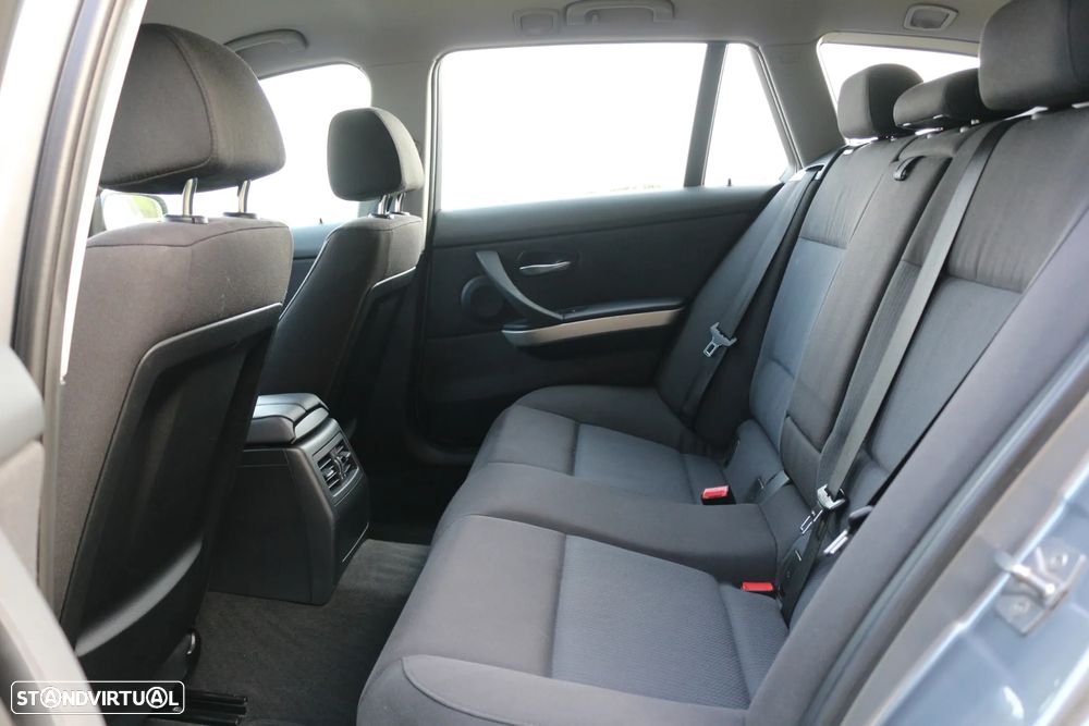 BMW 318 d Navigation Sport - 20