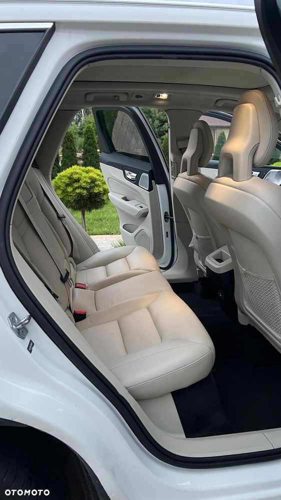 Volvo XC 60 T6 AWD Geartronic Momentum - 9