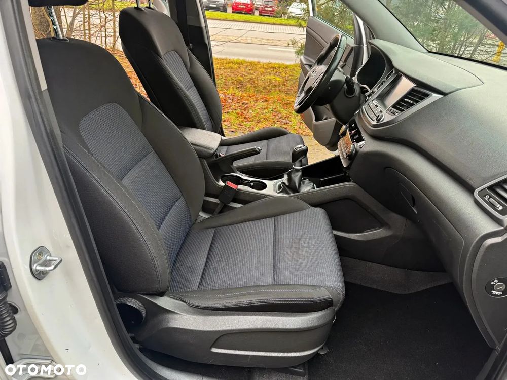 Hyundai Tucson 1.7 CRDI BlueDrive GO 2WD - 19