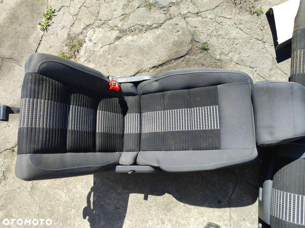 fotel przód x2 + fotel drugi rząd x3 + fotel trzeci rząd x2 plus mocowania boczki kpl. 7 osób do Vw Touran I 03-10r , komplet z foto - 12