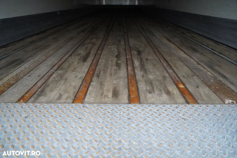 Fruehauf / SEMIREMORCĂ FURGON / STANDARD / LIFT HIDRAULIC DHOLLANDIA - 3.000 KG / PODEA REZISTENTĂ (HEAVY-DUTY) / SAF / UȘĂ TIP RULOU / - 17