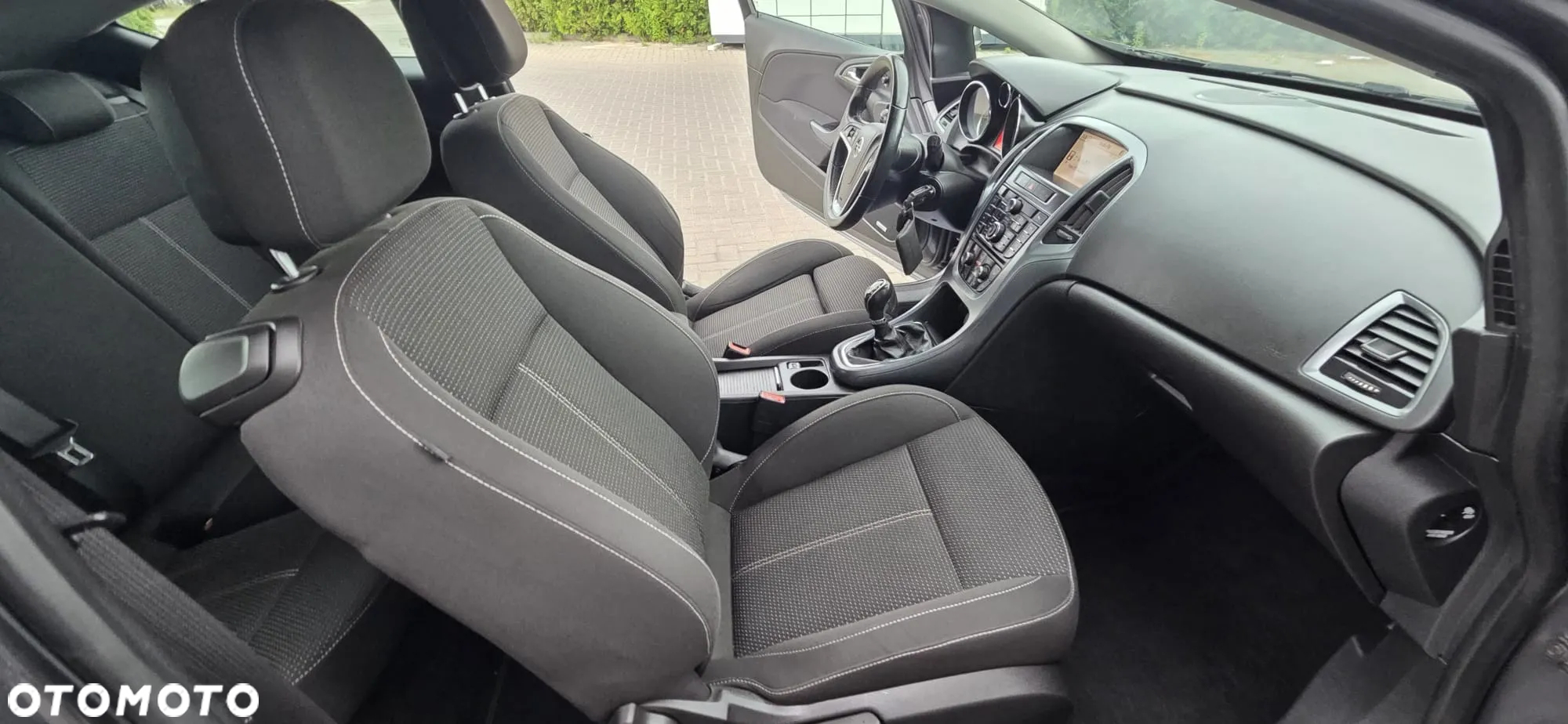 Opel Astra GTC 1.6 Turbo Innovation - 36