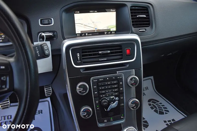 Volvo V60 D4 R-Design - 13