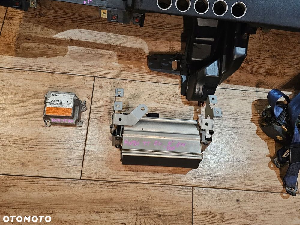 DESKA KOKPIT AIRBAG KONSOLA AUDI TT 8N 00 EU - 4