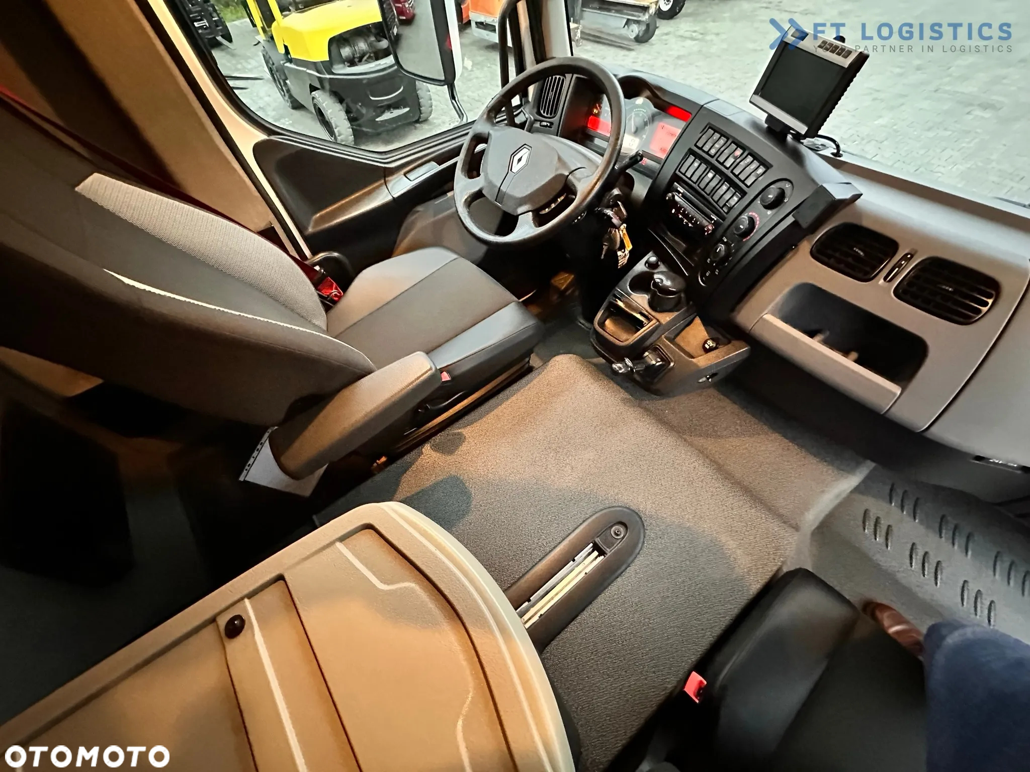 Renault D 250 / AUTOMAT /  ŁADOWNOŚC 5665KG / 4X2 / 18X PALETA / WINDA / BURTY / STAN IDEALNY! - 38