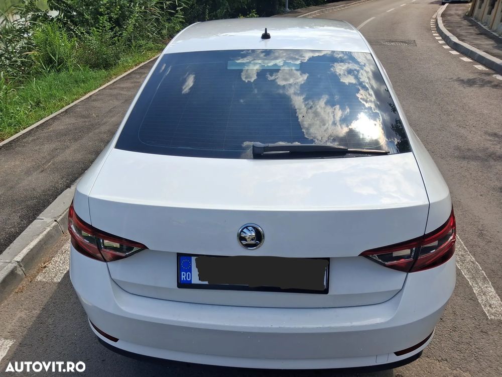 Skoda Superb 2.0 TDI Laurin & Klement - 6