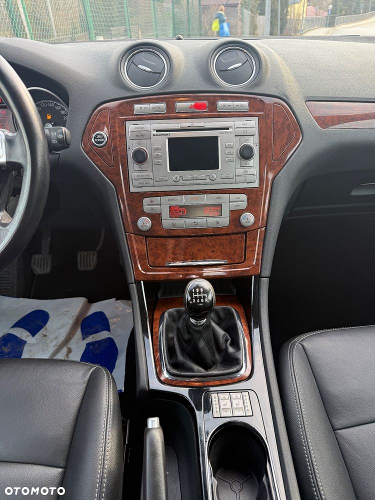 Ford Mondeo 2.5 Ghia X - 19