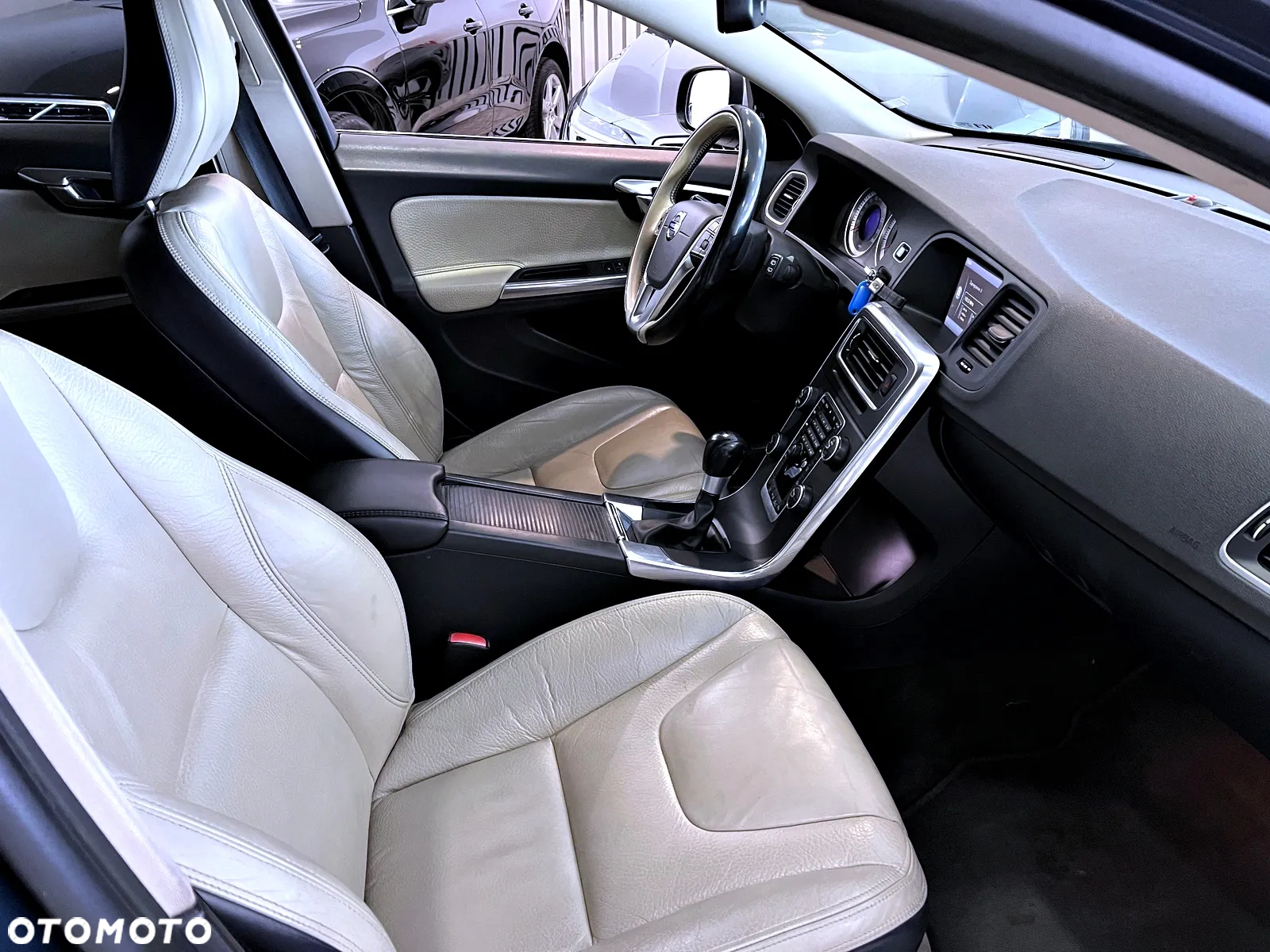 Volvo V60 D5 Summum - 14
