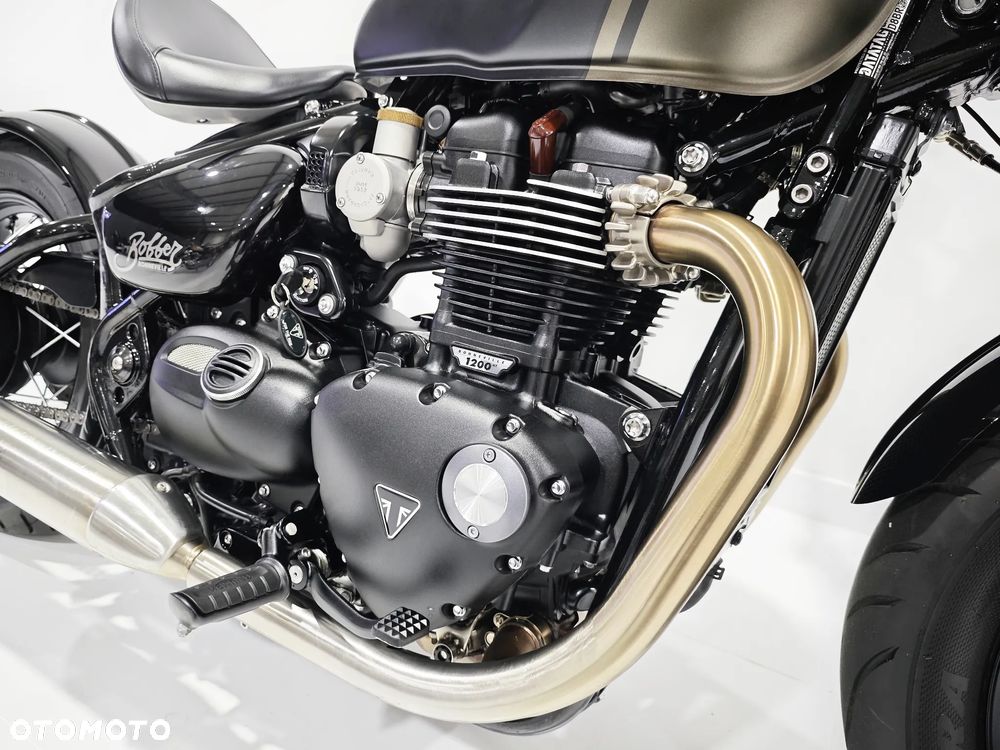 Triumph Bonneville Bobber - 13