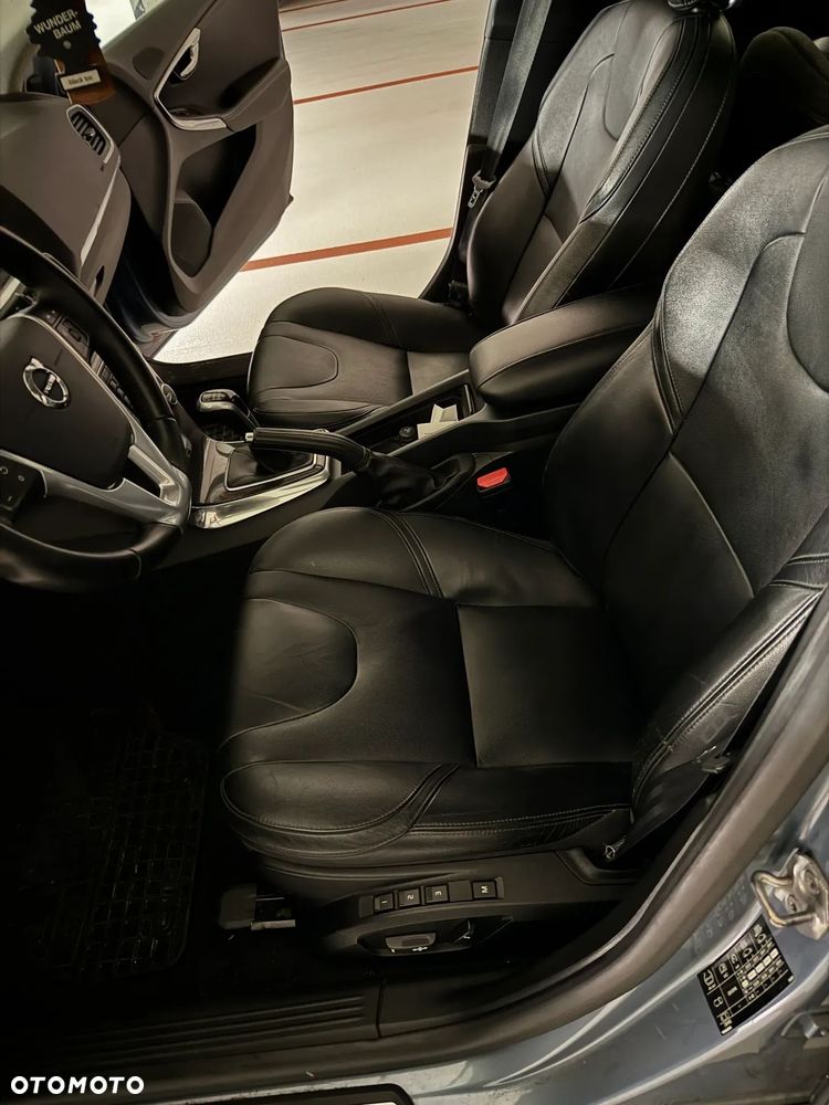 Volvo V40 D2 Inscription - 11