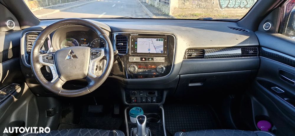 Mitsubishi Outlander PHEV 2.4 L 4X4 Instyle+ - 27