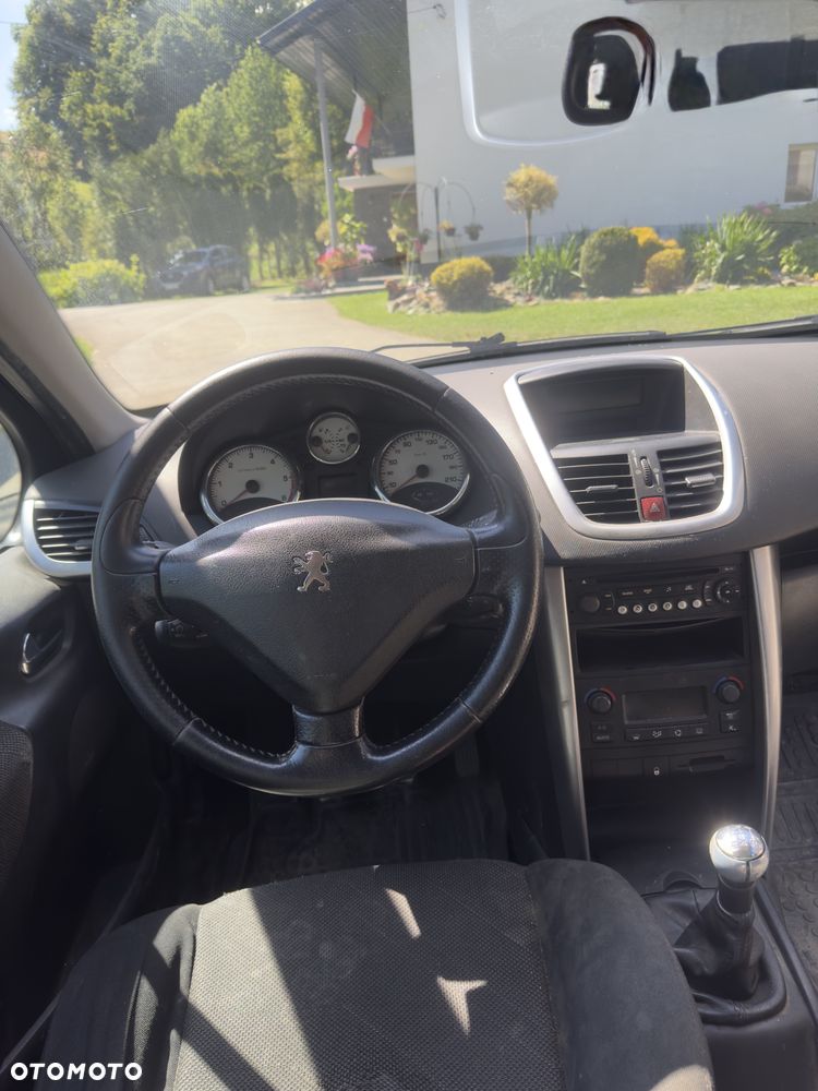 Peugeot 207 - 8
